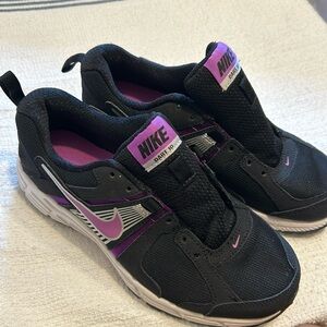 Nike Dart 10 running shoes